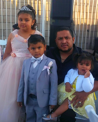  Wilmer Rubin Martinez Paredes and his children